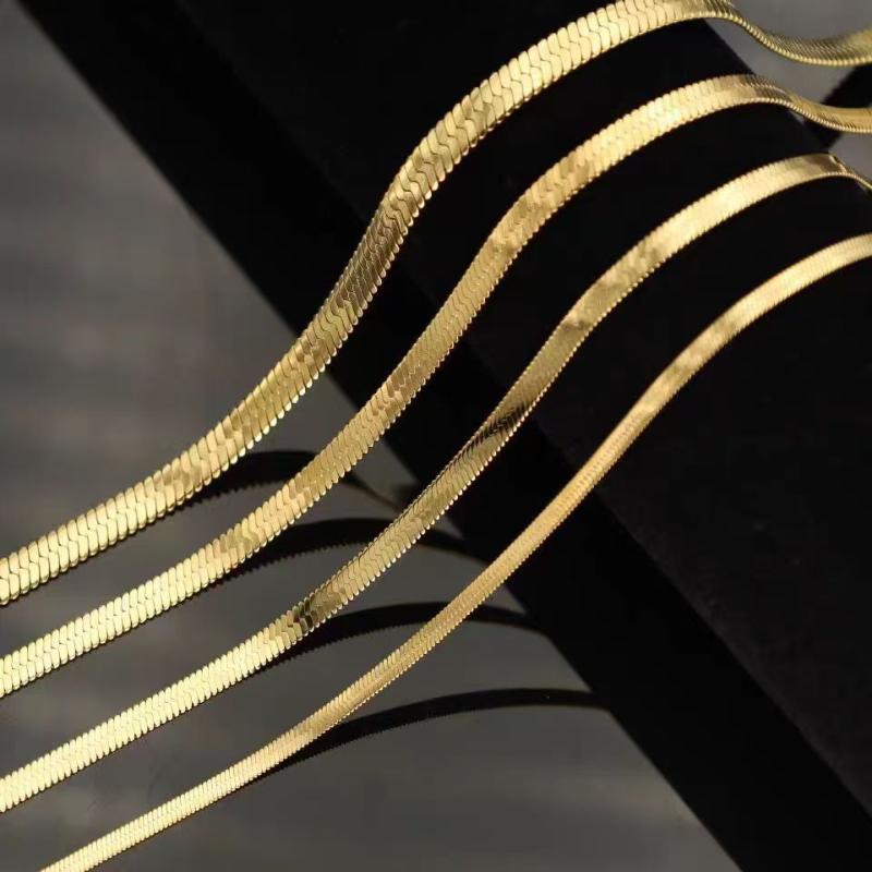 2mm Herringbone Chain in Gold