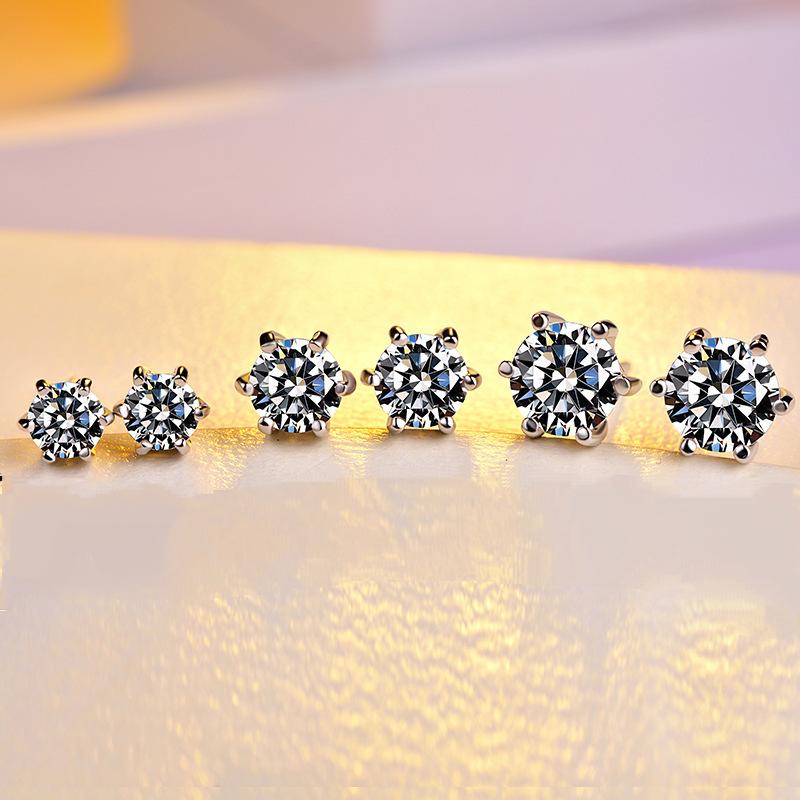 Round Cut Stud Earring in White Gold